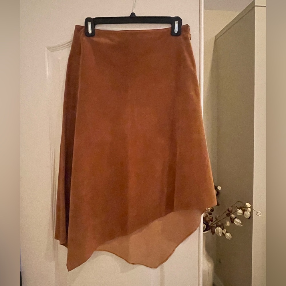 Luxurious suede skirt from Kay Unger